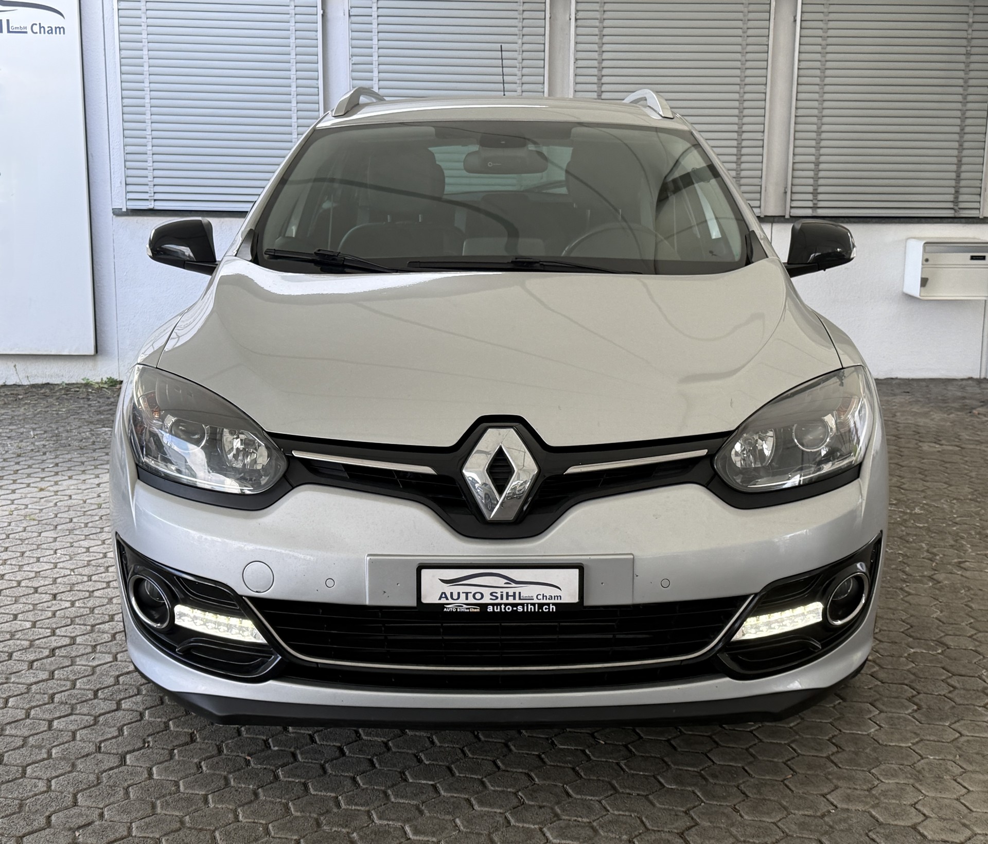 RENAULT Mégane Grandtour 1.2 16V Turbo Bose-showroom-element-1