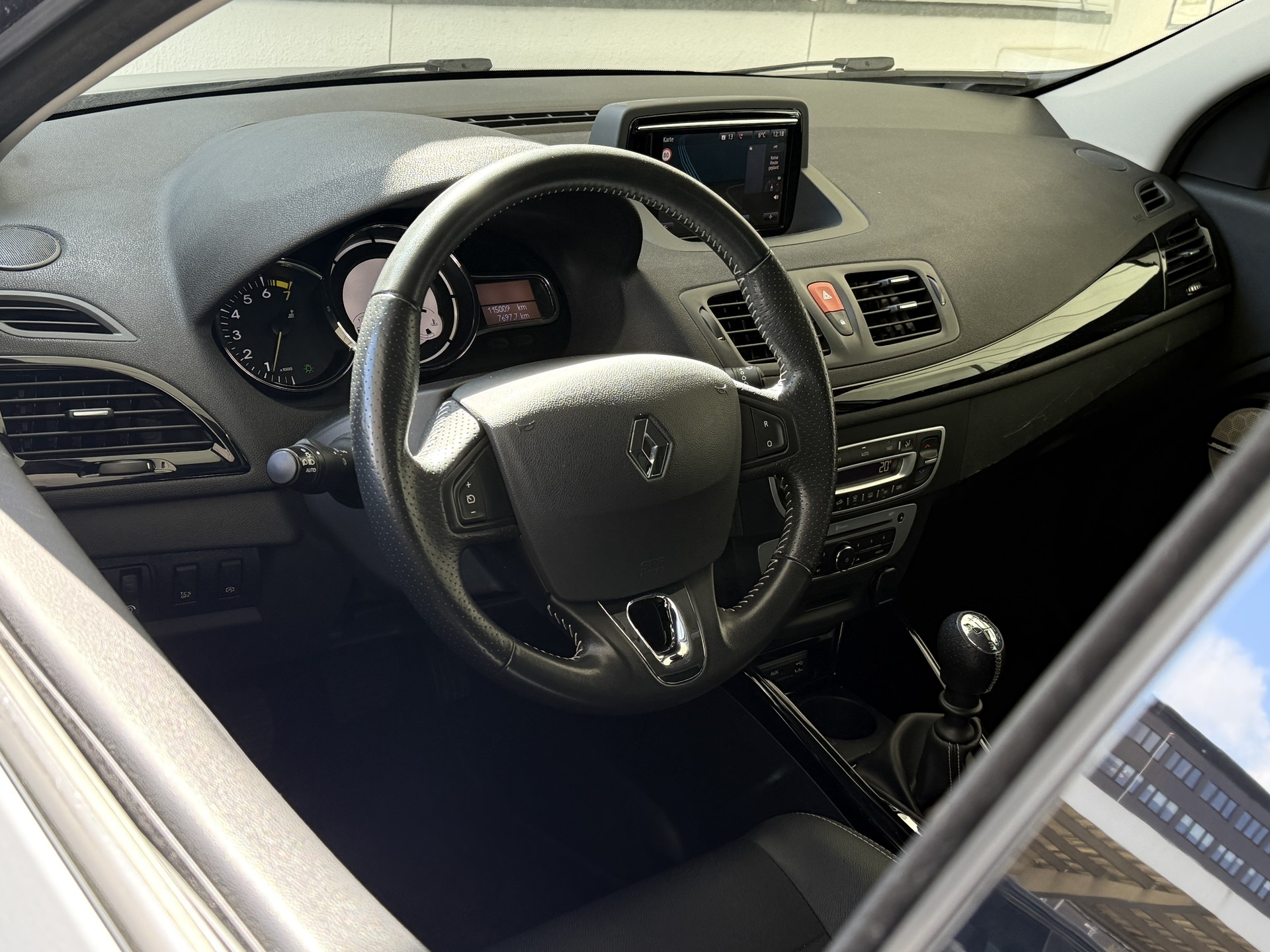 RENAULT Mégane Grandtour 1.2 16V Turbo Bose-image-10