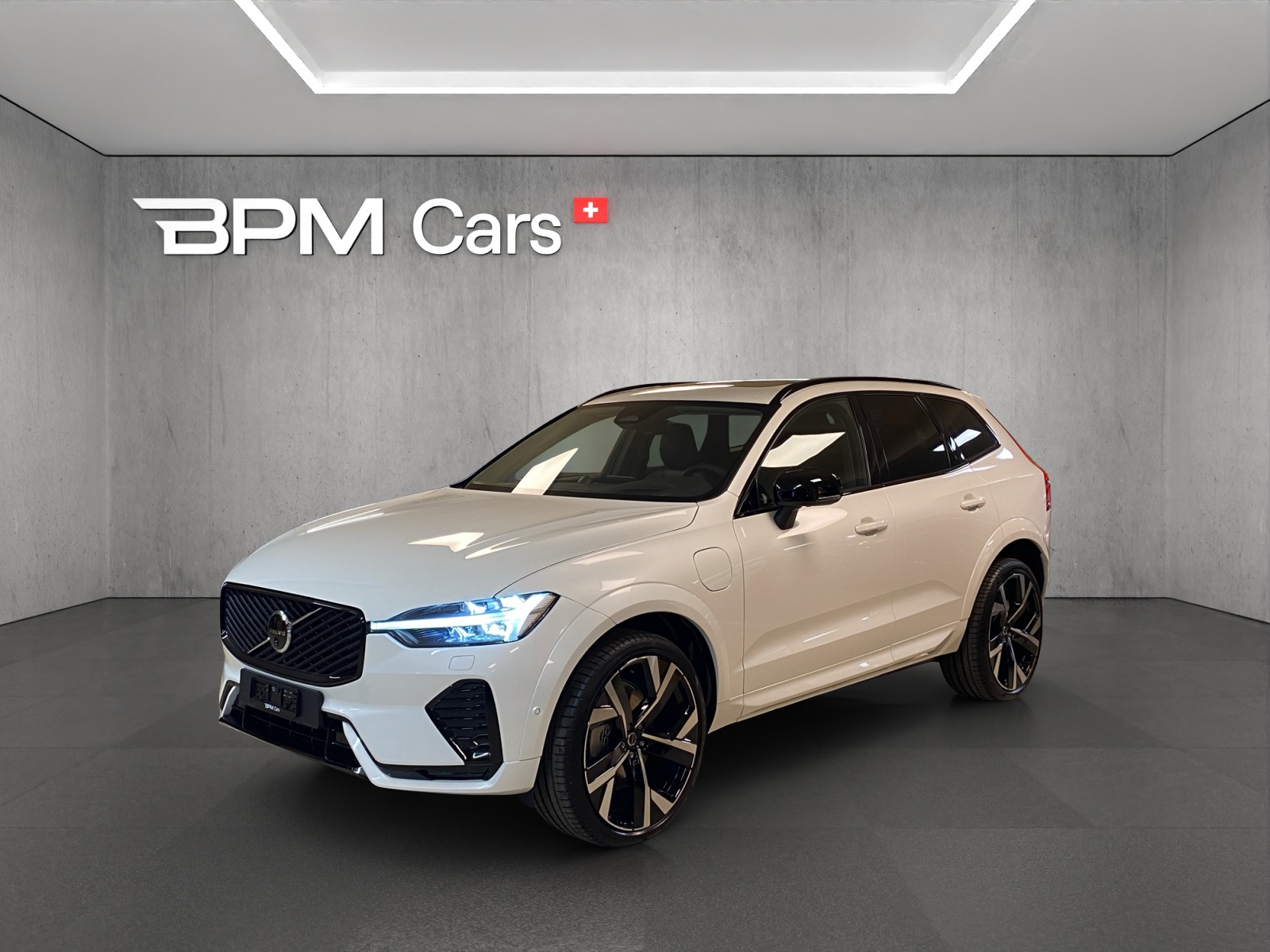 VOLVO XC60 T8 eAWD PluginHybrid Ultra Dark Geartronic-image-0