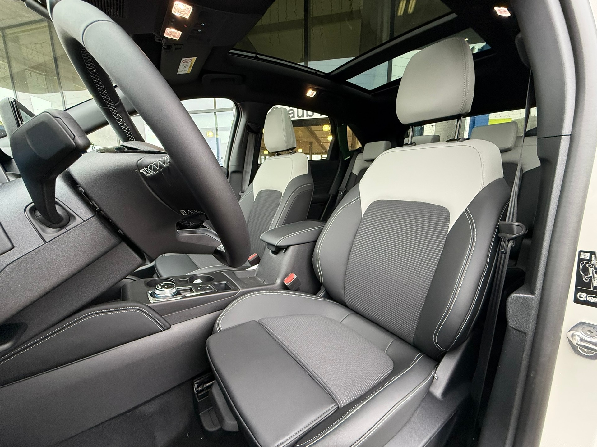 FORD Kuga 2.5 PHEV Sound Edition FWD-image-7