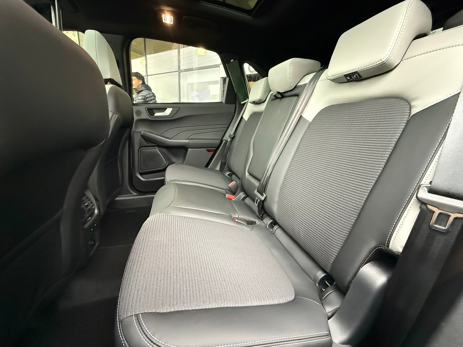 FORD Kuga 2.5 PHEV Sound Edition FWD-image-8
