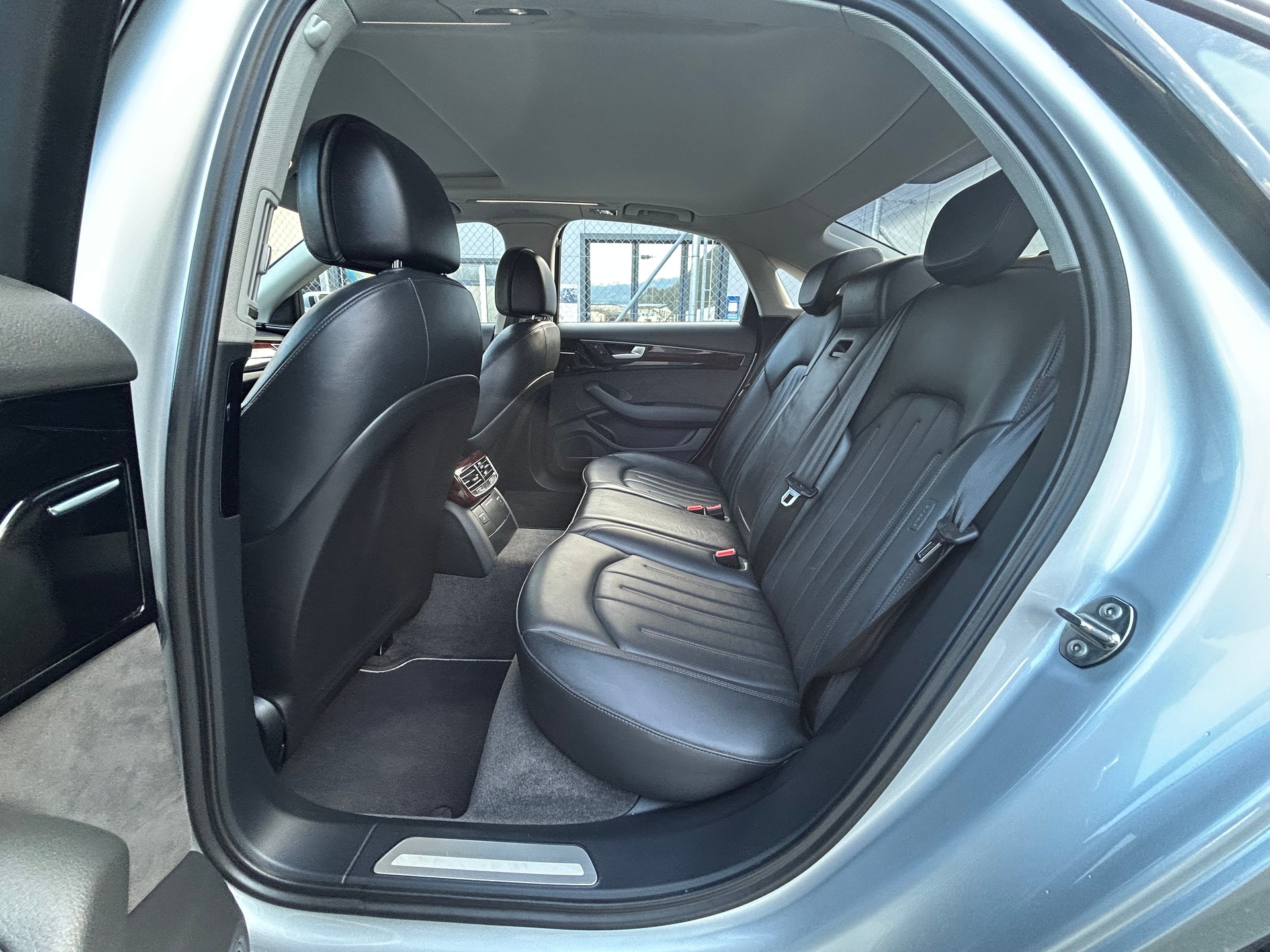 AUDI A8 4.2 TDI quattro tiptronic-image-10