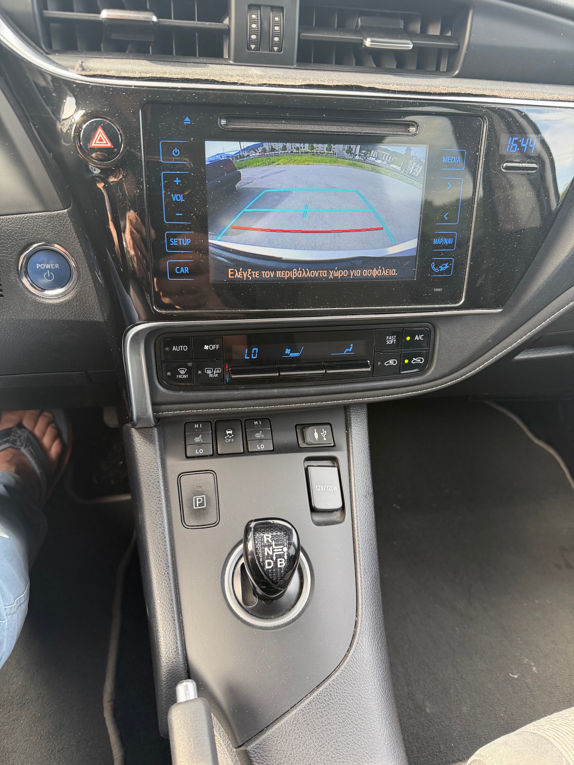 TOYOTA Auris Touring Sports 1.8 HSD Premium e-CVT-image-12