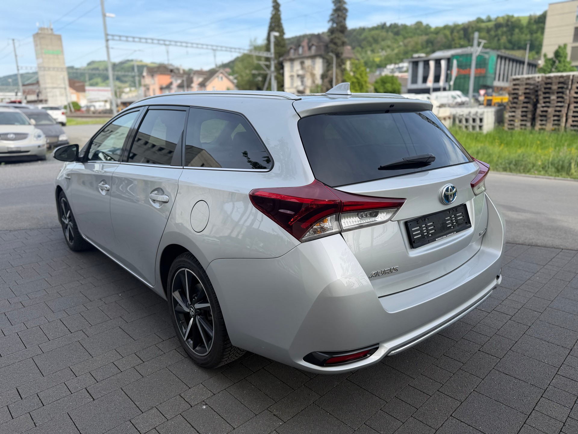TOYOTA Auris Touring Sports 1.8 HSD Premium e-CVT-image-5