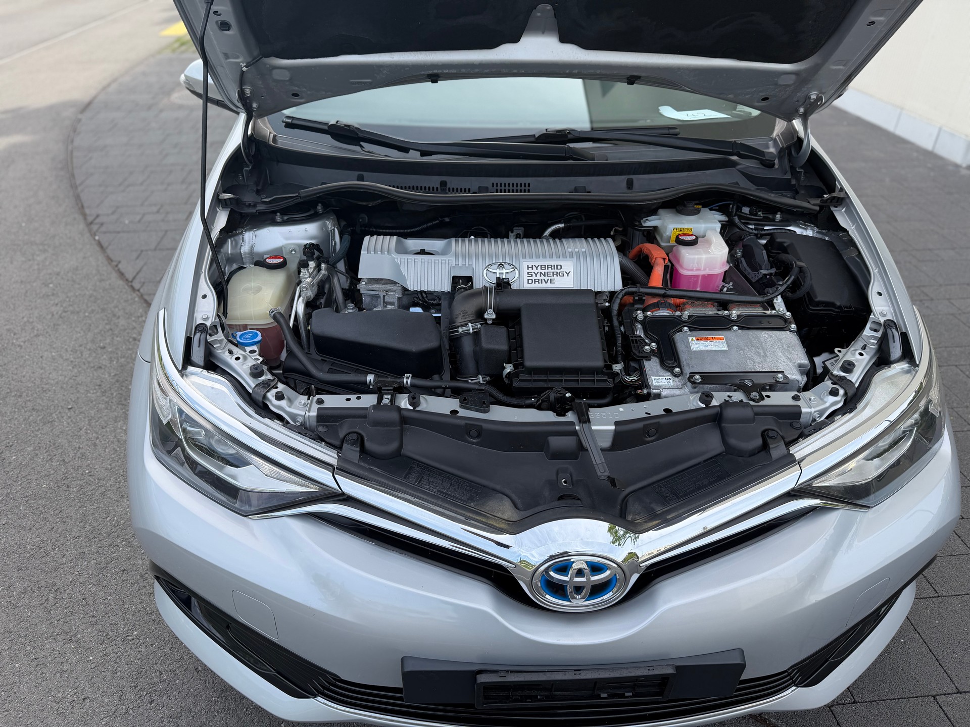 TOYOTA Auris Touring Sports 1.8 HSD Premium e-CVT-image-10