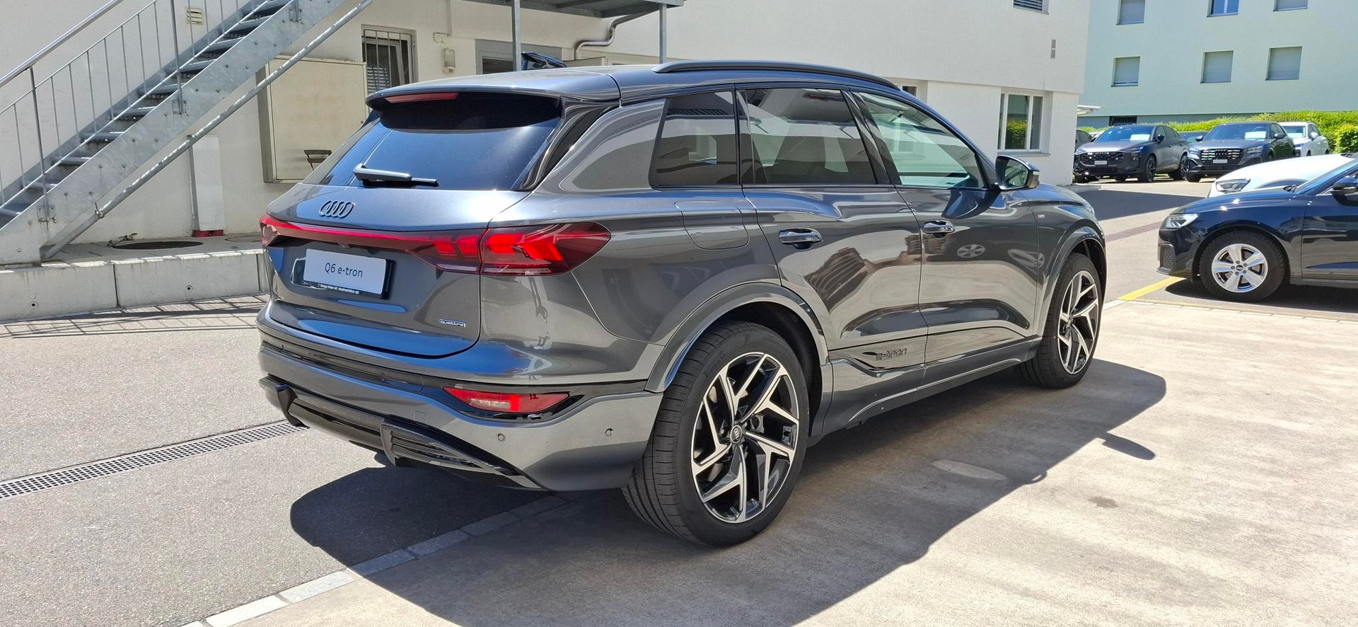 AUDI Q6 e-tron quattro-image-4
