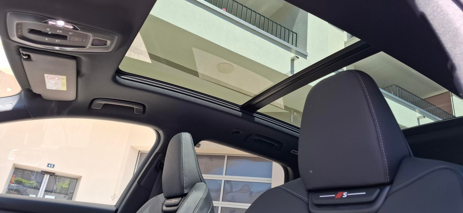 AUDI Q6 e-tron quattro-image-11