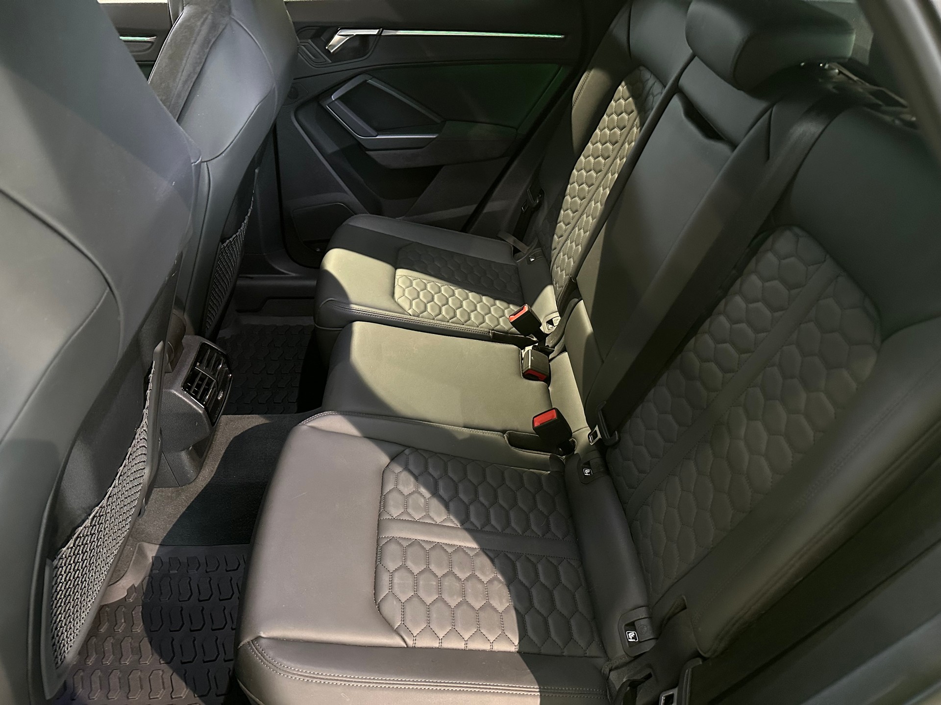 AUDI RS Q3 Sportback 2.5 TFSI quattro-image-11