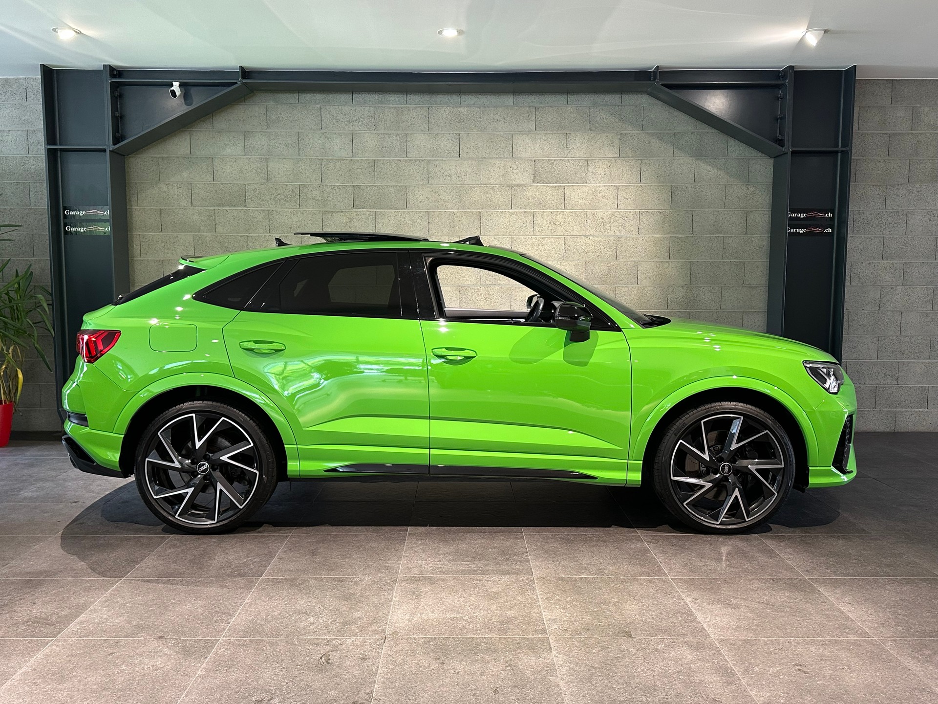 AUDI RS Q3 Sportback 2.5 TFSI quattro-image-3