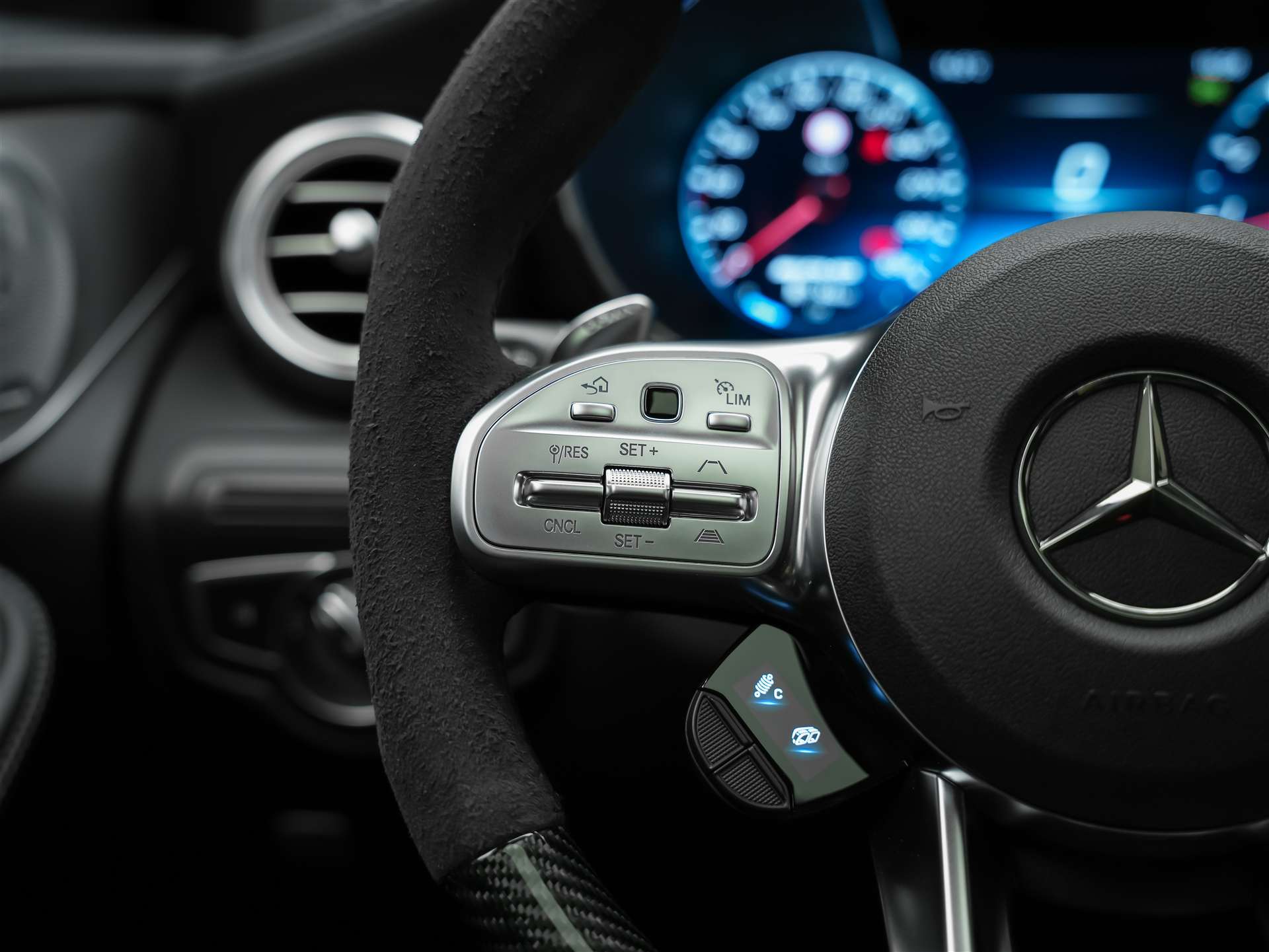 MERCEDES-BENZ GLC Coupé 63 S AMG 4Matic 9G-Tronic *CH-Auto*Panorama*Sitzlüftung*Head up Display*-image-28