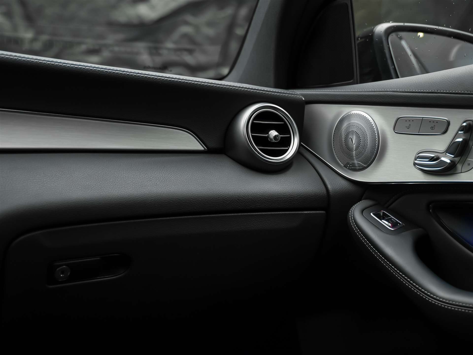 MERCEDES-BENZ GLC Coupé 63 S AMG 4Matic 9G-Tronic *CH-Auto*Panorama*Sitzlüftung*Head up Display*-image-22