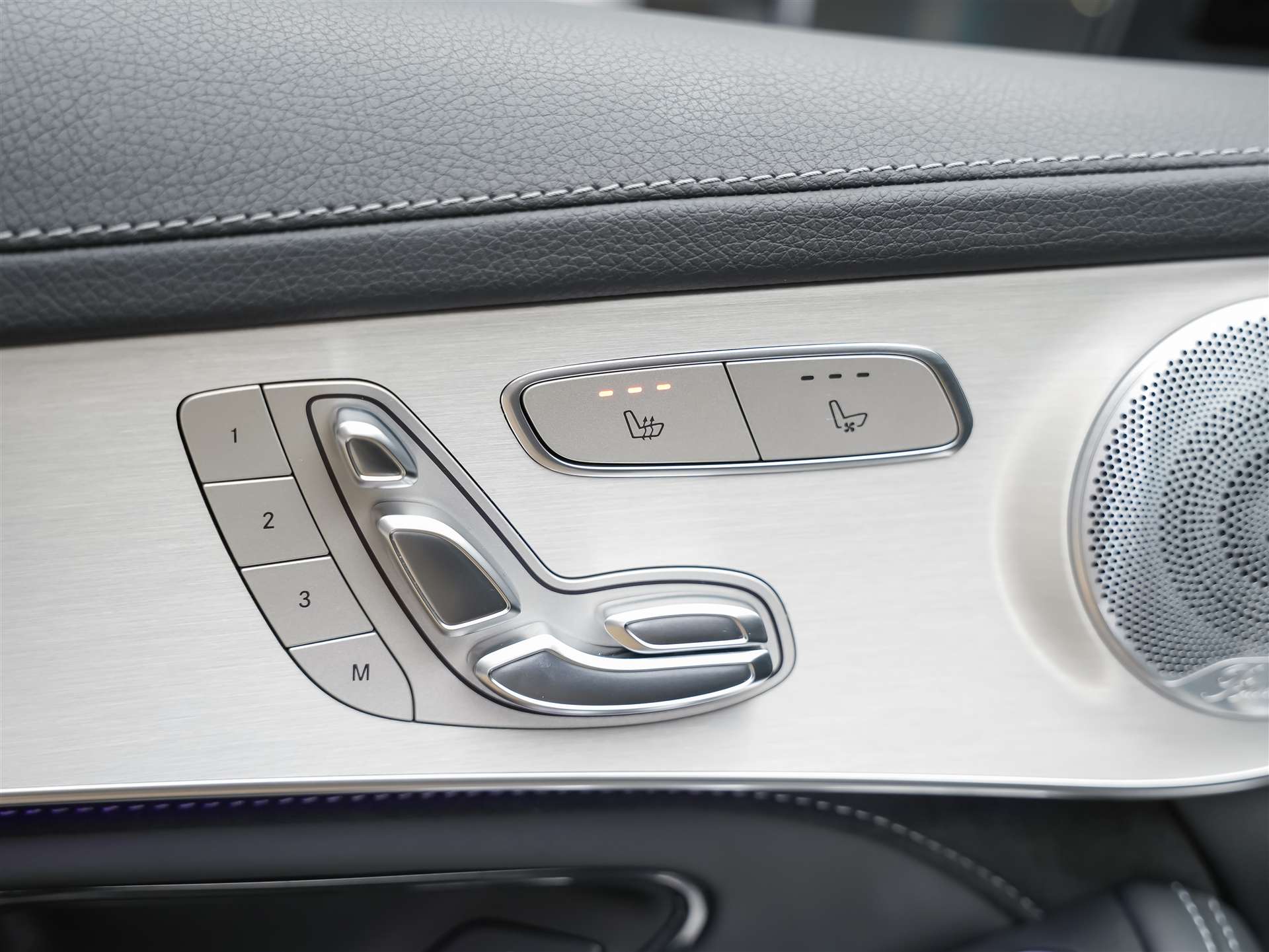 MERCEDES-BENZ GLC Coupé 63 S AMG 4Matic 9G-Tronic *CH-Auto*Panorama*Sitzlüftung*Head up Display*-image-25