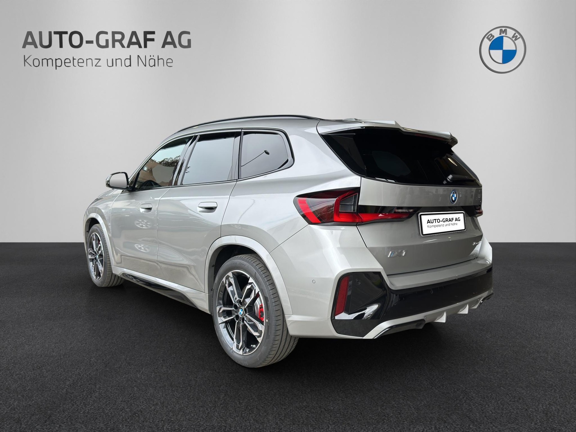 BMW iX1 30 xDrive M Sport Pro Edition-showroom-element-2