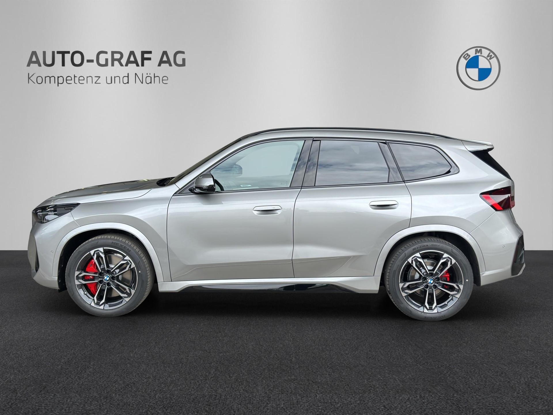 BMW iX1 30 xDrive M Sport Pro Edition-showroom-element-1