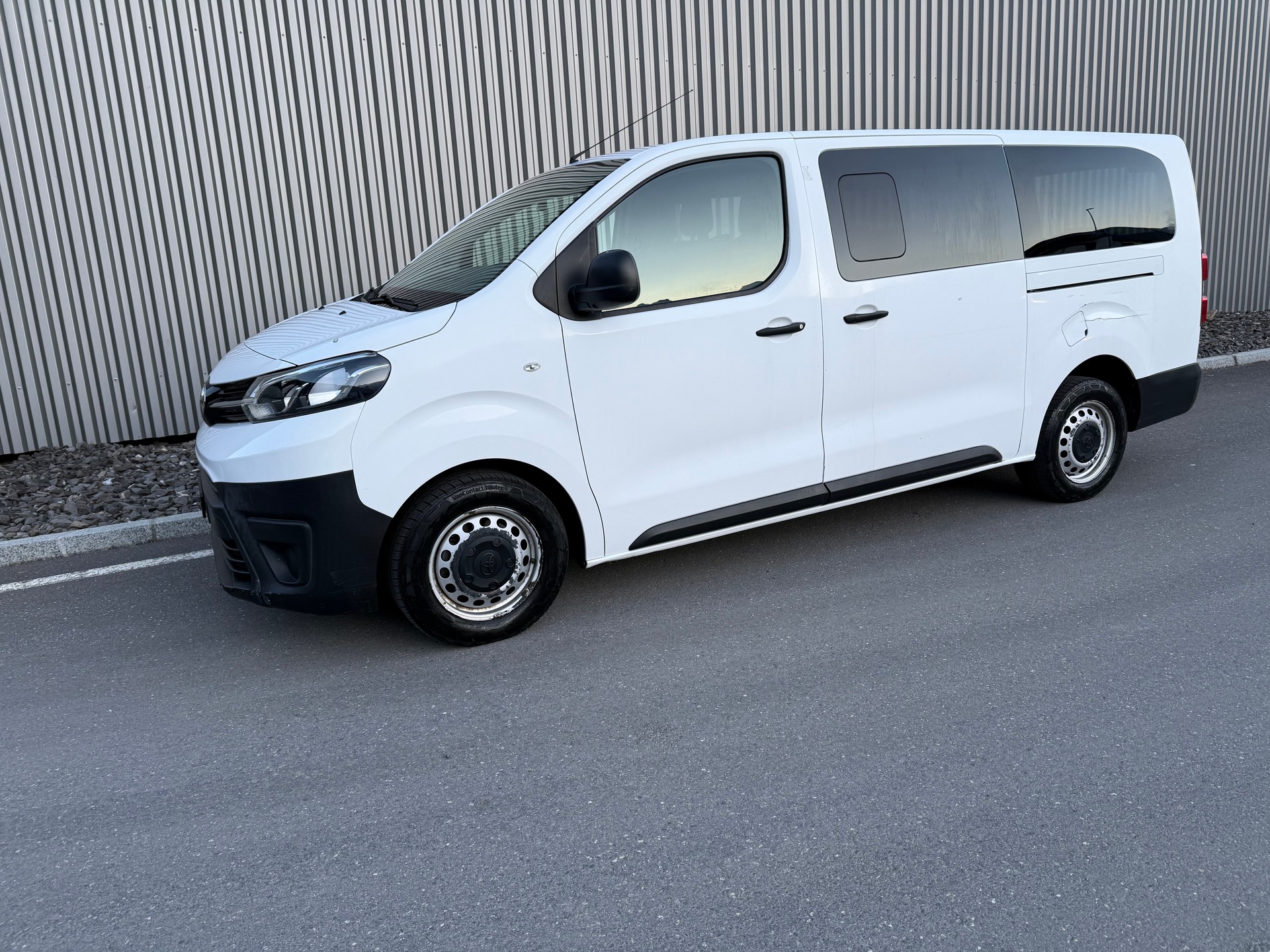 TOYOTA 1.6 TURBO DIESEL PROACE 1..6— 6. PLACES — CROCHET 2000 kg