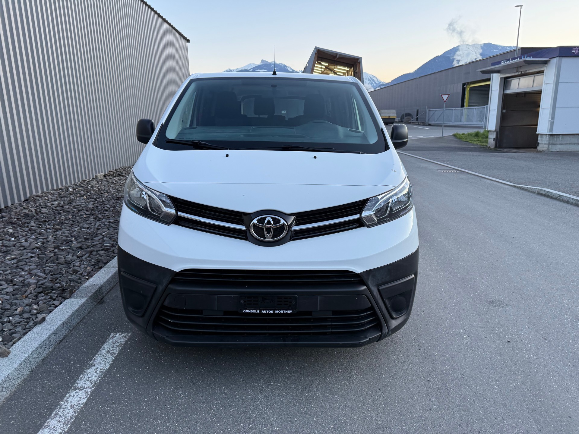 TOYOTA 1.6 TURBO DIESEL PROACE 1..6— 6. PLACES — CROCHET 2000 kg-image-4