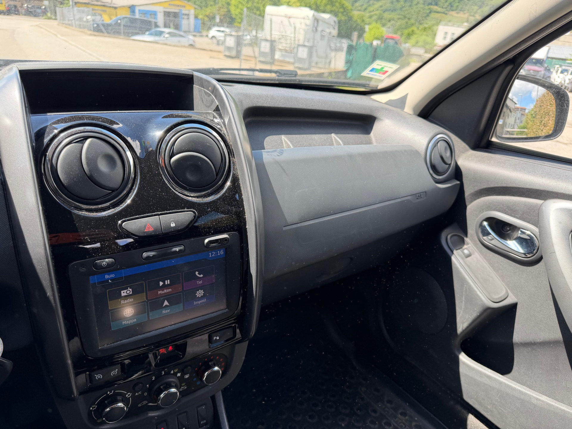 DACIA Duster 1.2 T Celebration 4x4-image-11