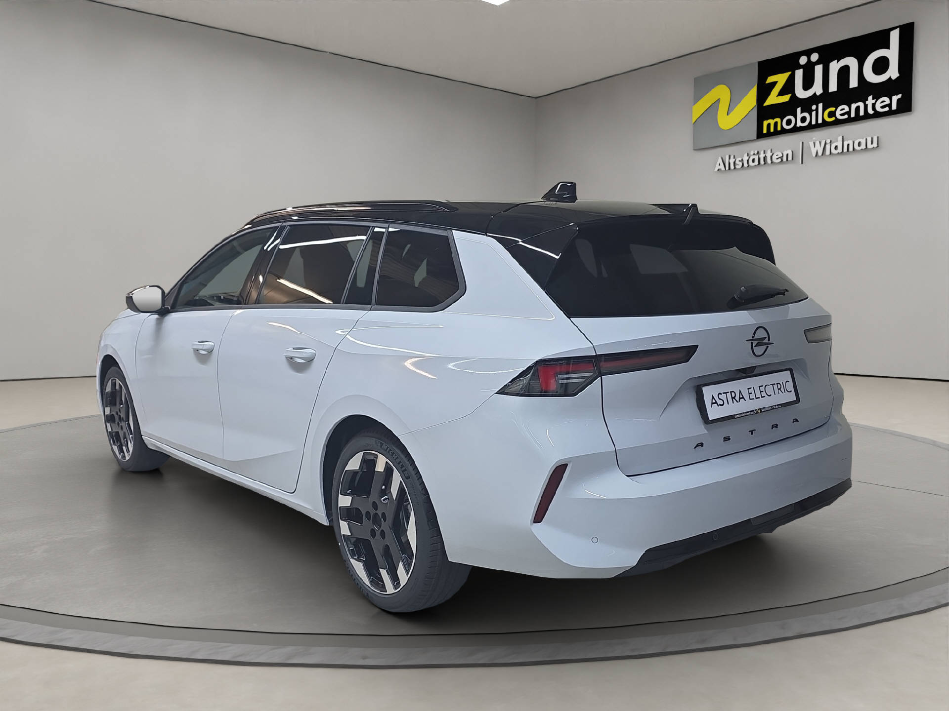 OPEL Astra-e Sports Tourer Ultimate-image-2