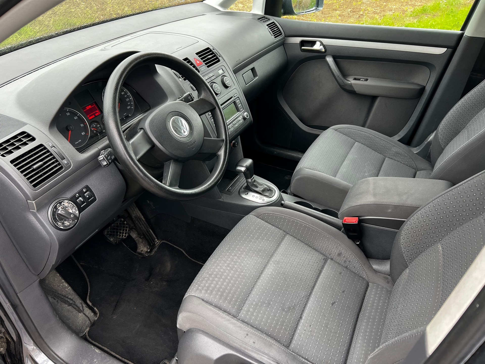 VW Touran 2.0 FSI Trendline-image-8