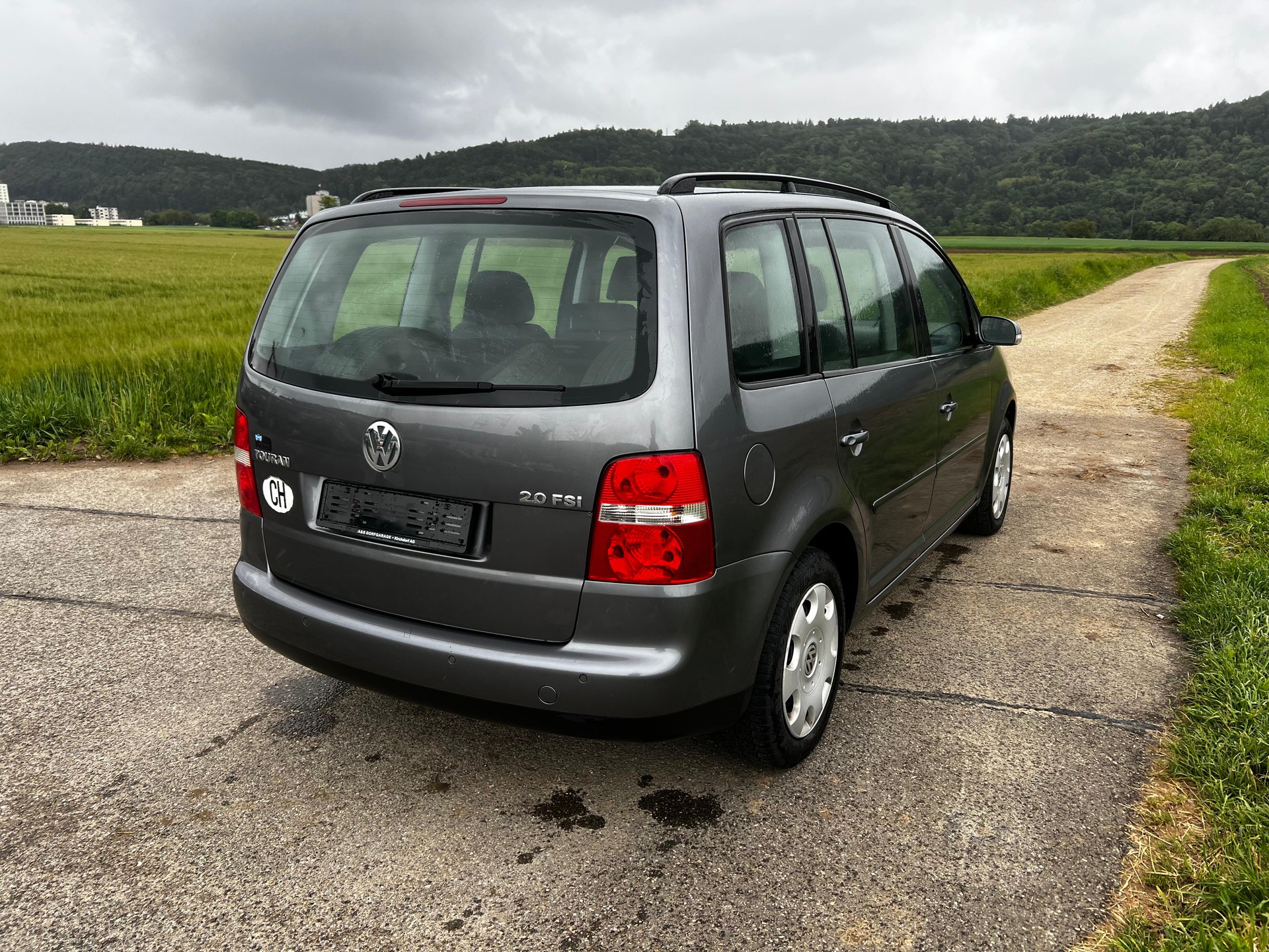 VW Touran 2.0 FSI Trendline-image-4