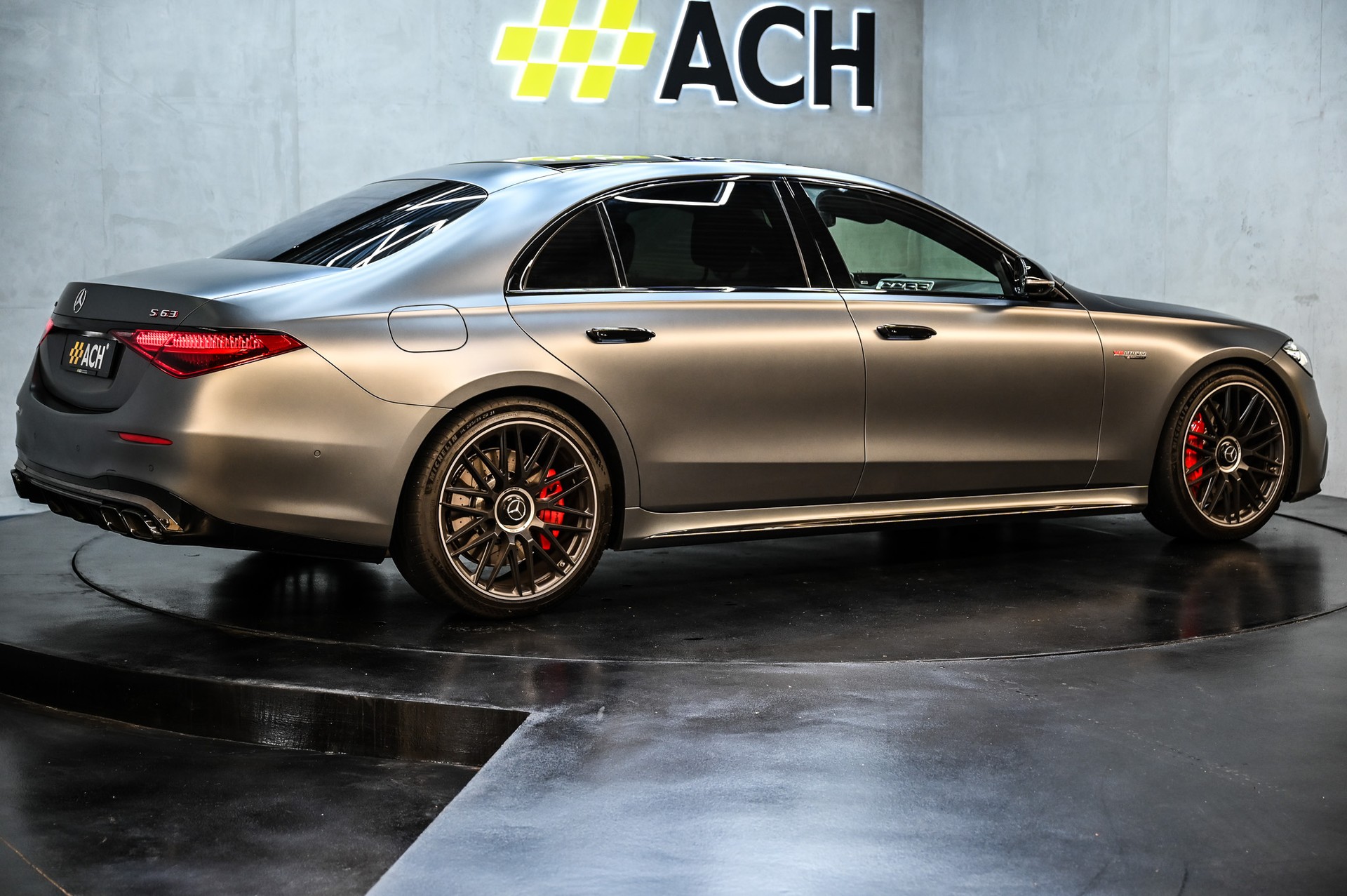 MERCEDES-BENZ S 63 V8 AMG E Performance 4matic+ lang-image-9