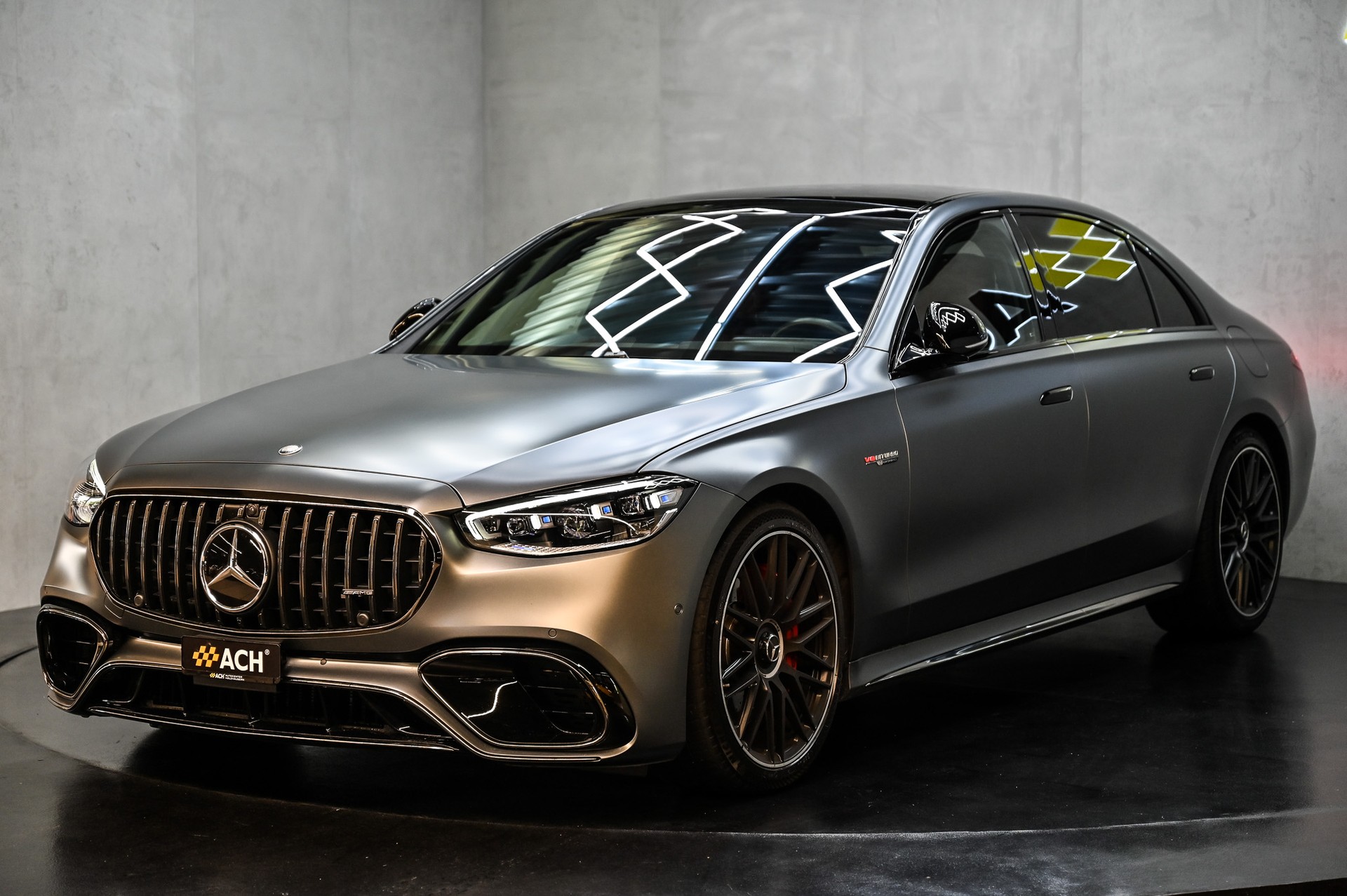 MERCEDES-BENZ S 63 V8 AMG E Performance 4matic+ lang-image-2