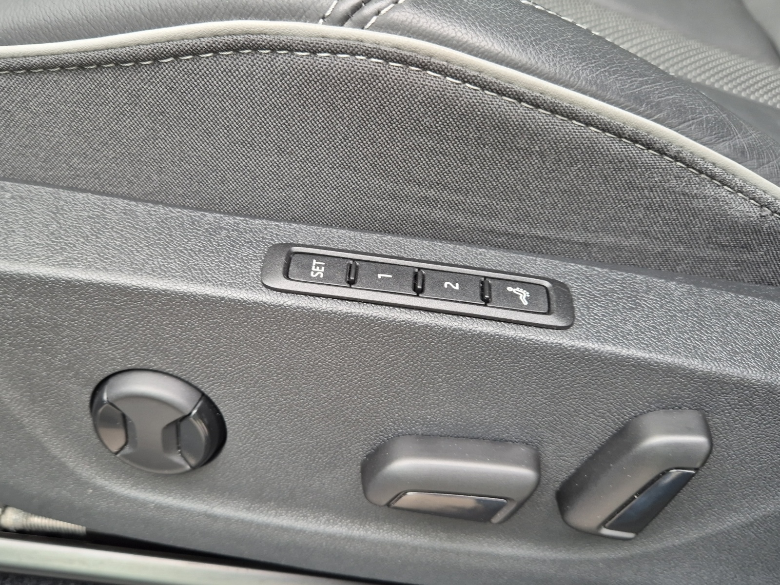 SKODA Enyaq Coupé RS iV 80 4x4*360 ° Kamera*Anhängerkupplung*Head- Up Display*-image-22