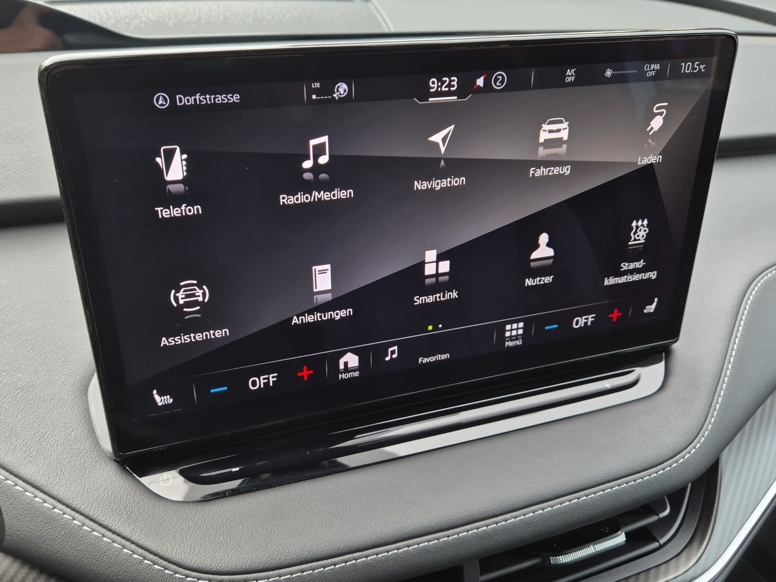 SKODA Enyaq Coupé RS iV 80 4x4*360 ° Kamera*Anhängerkupplung*Head- Up Display*-image-15