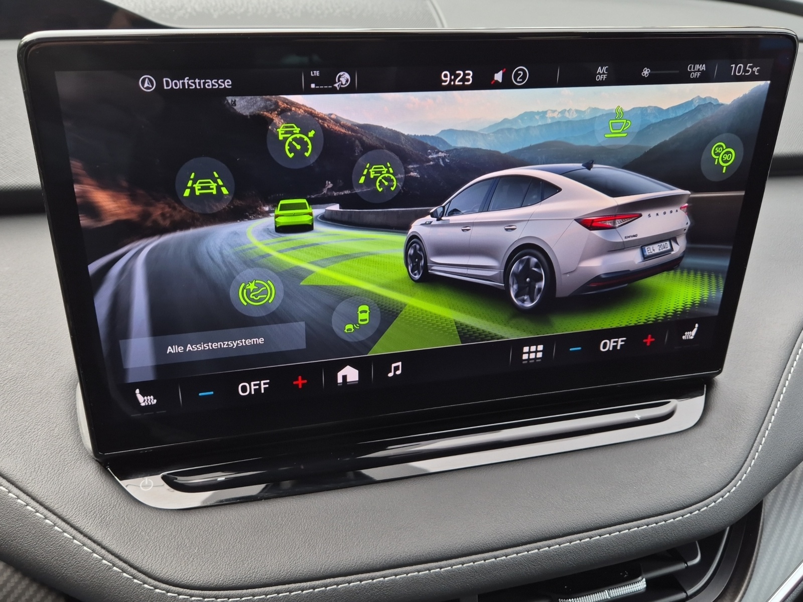 SKODA Enyaq Coupé RS iV 80 4x4*360 ° Kamera*Anhängerkupplung*Head- Up Display*-image-16
