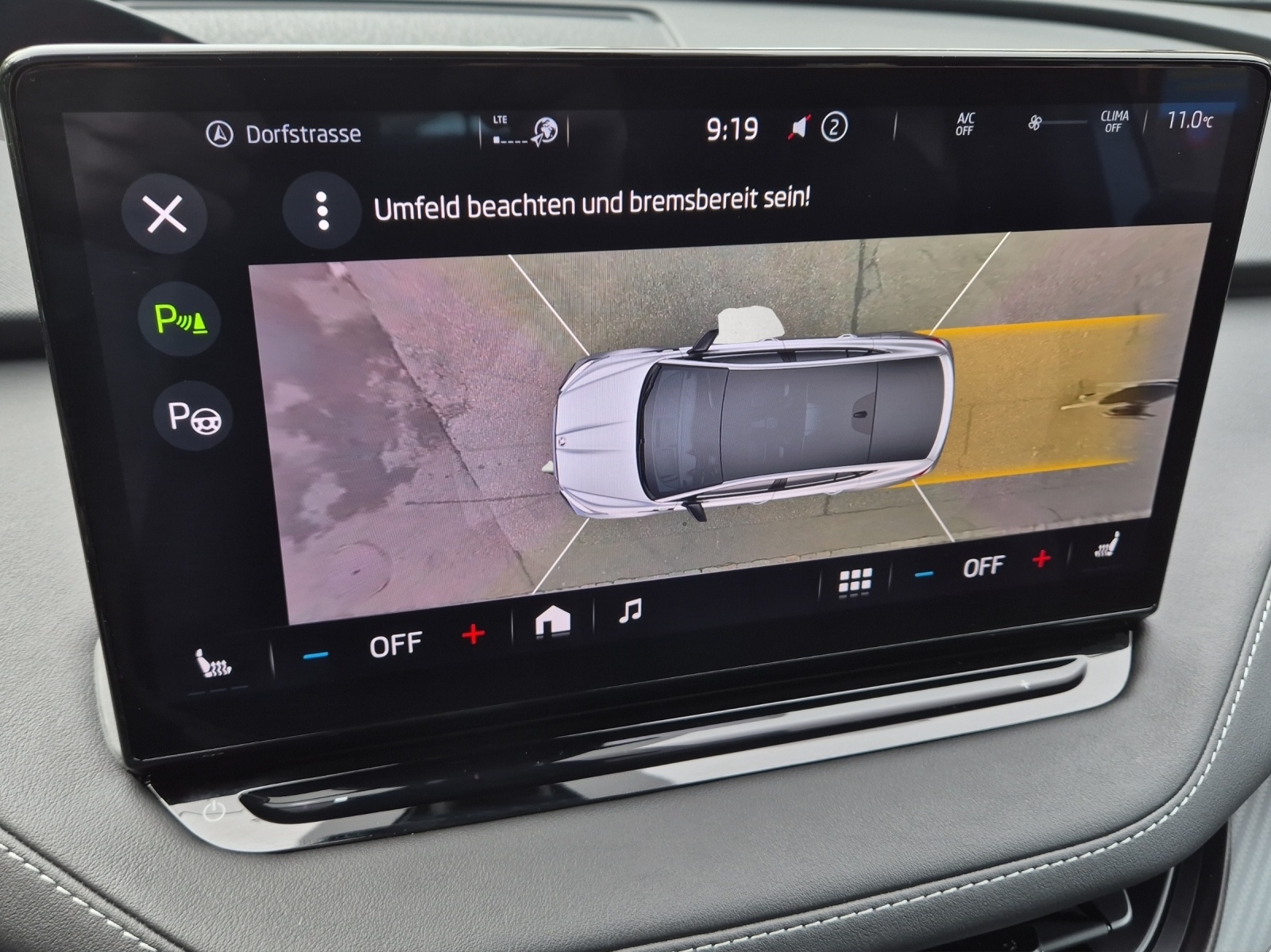 SKODA Enyaq Coupé RS iV 80 4x4*360 ° Kamera*Anhängerkupplung*Head- Up Display*-image-12