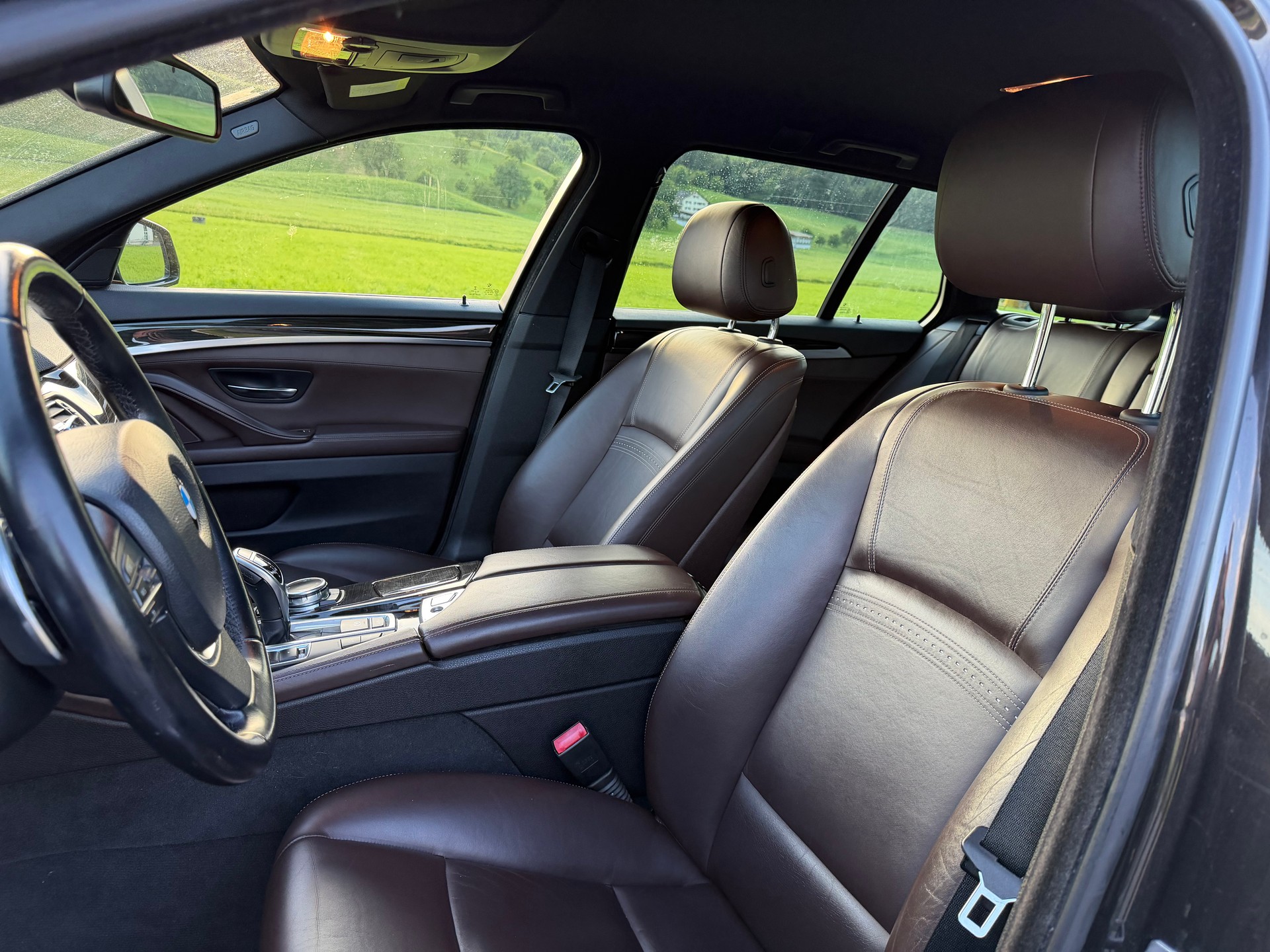 BMW 525d Touring xDrive Luxury Line Steptronic-image-9