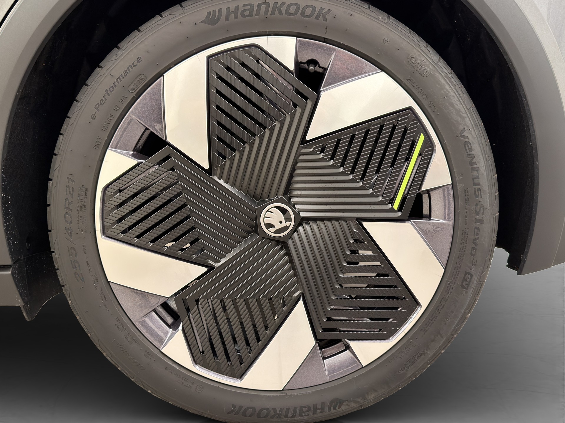 SKODA Elroq RS 4x4-image-9
