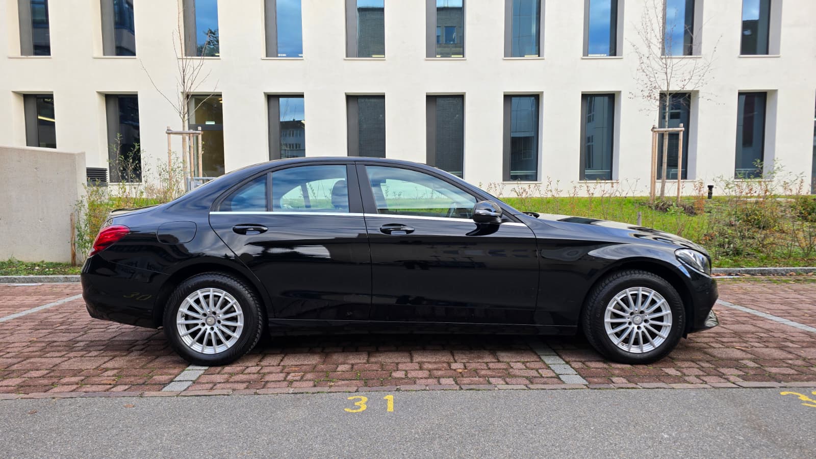 MERCEDES-BENZ C 160 Exclusive/ Top Gepflegt / Sparsam / Burmester Premium-Soundsystem / Frisch ab MFK und Service-image-3