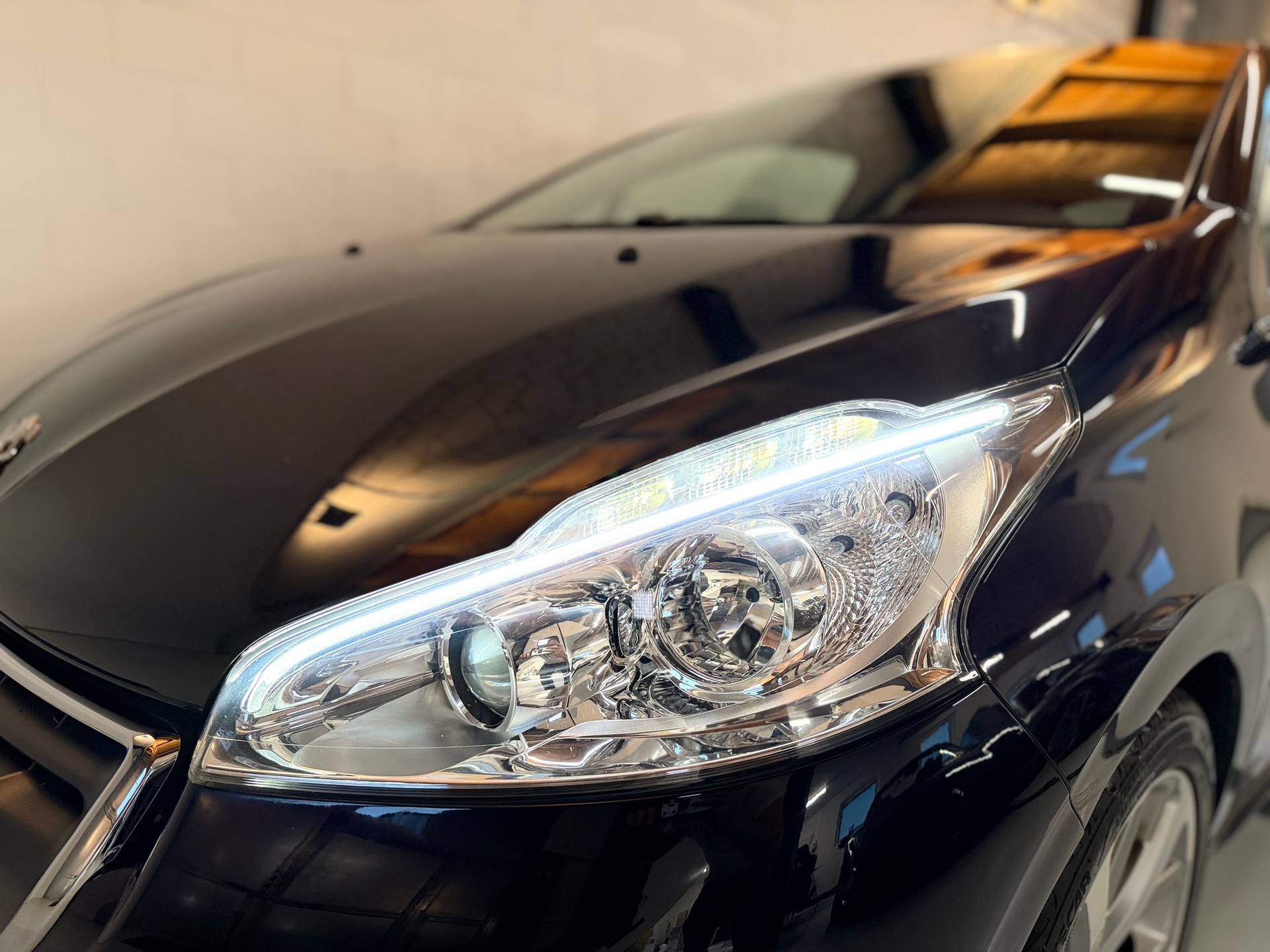 PEUGEOT 208 1.6 VTI XY-image-8