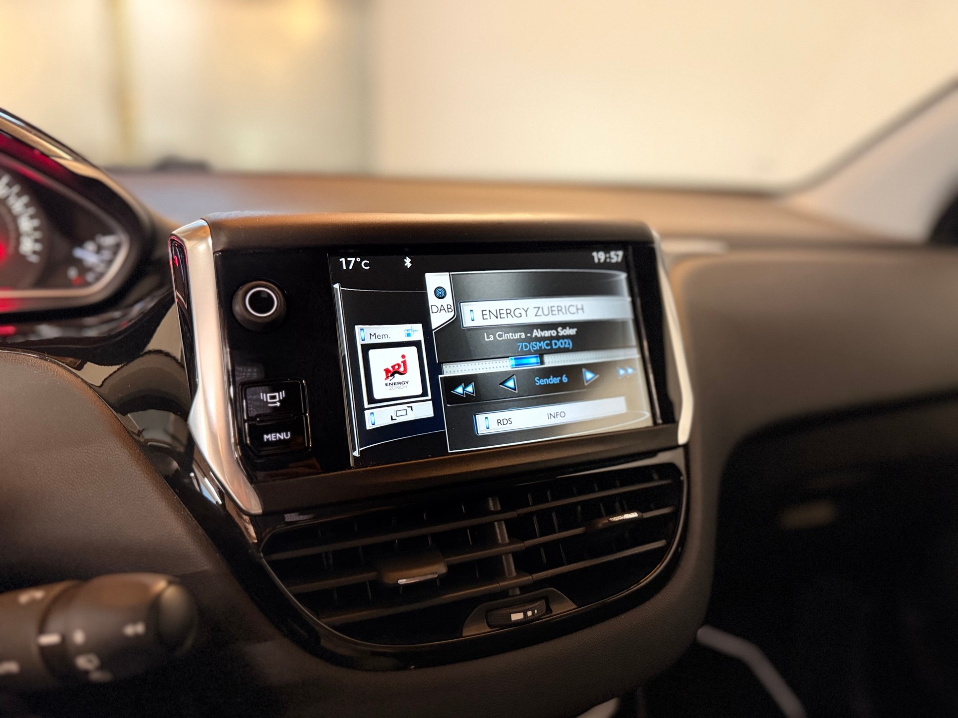 PEUGEOT 208 1.6 VTI XY-image-14