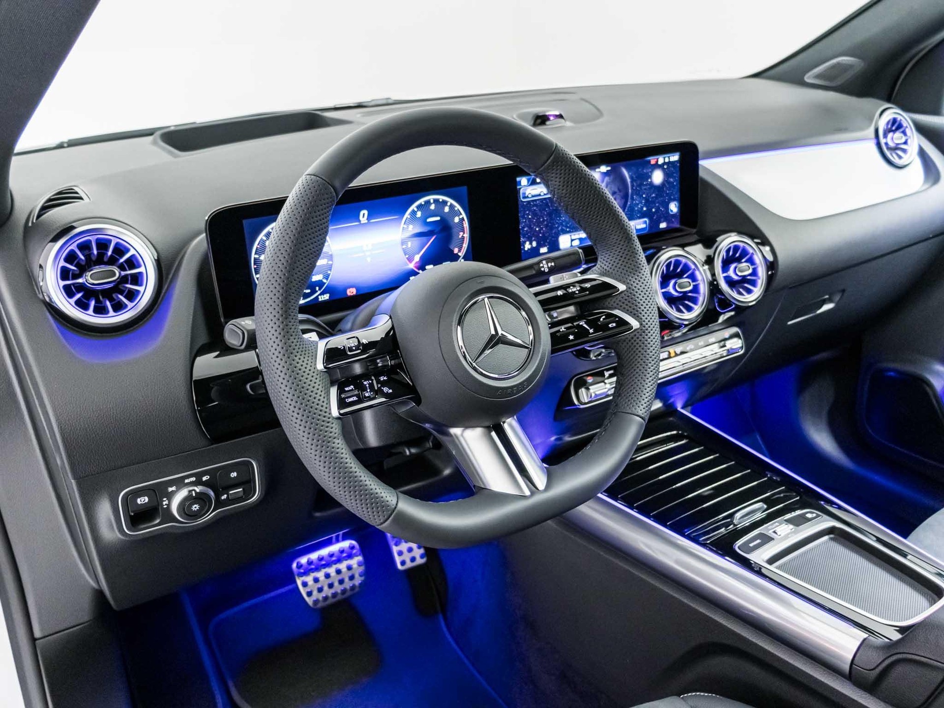MERCEDES-BENZ GLA 250 4MATIC "Swiss Star"-image-9