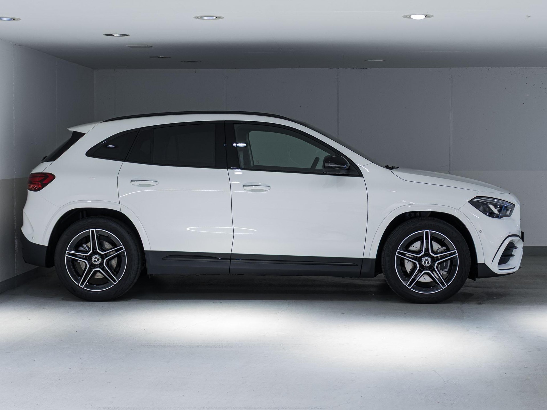 MERCEDES-BENZ GLA 250 4MATIC "Swiss Star"-image-1