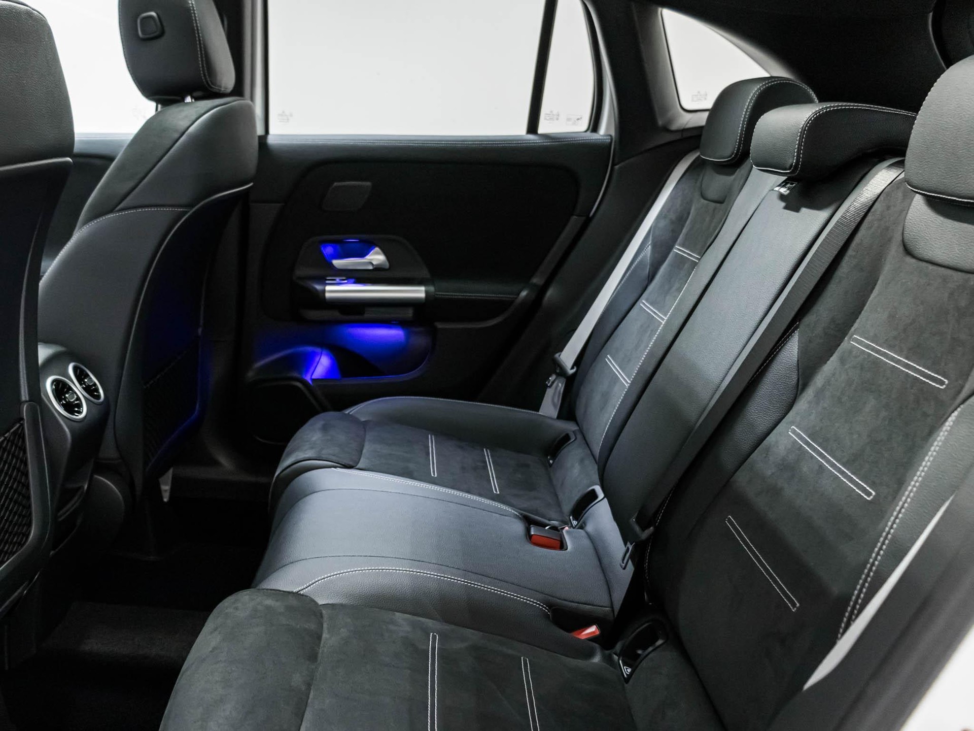 MERCEDES-BENZ GLA 250 4MATIC "Swiss Star"-image-7