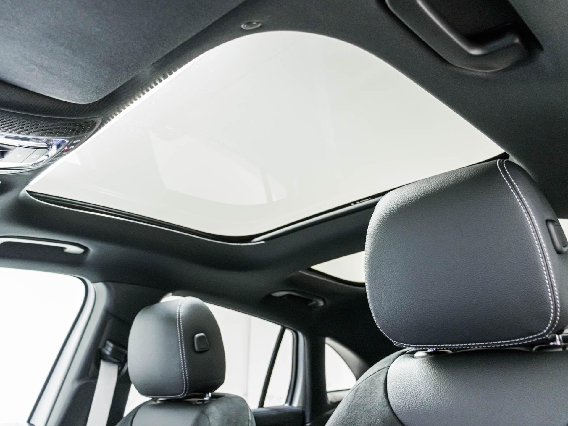 MERCEDES-BENZ GLA 250 4MATIC "Swiss Star"-image-8