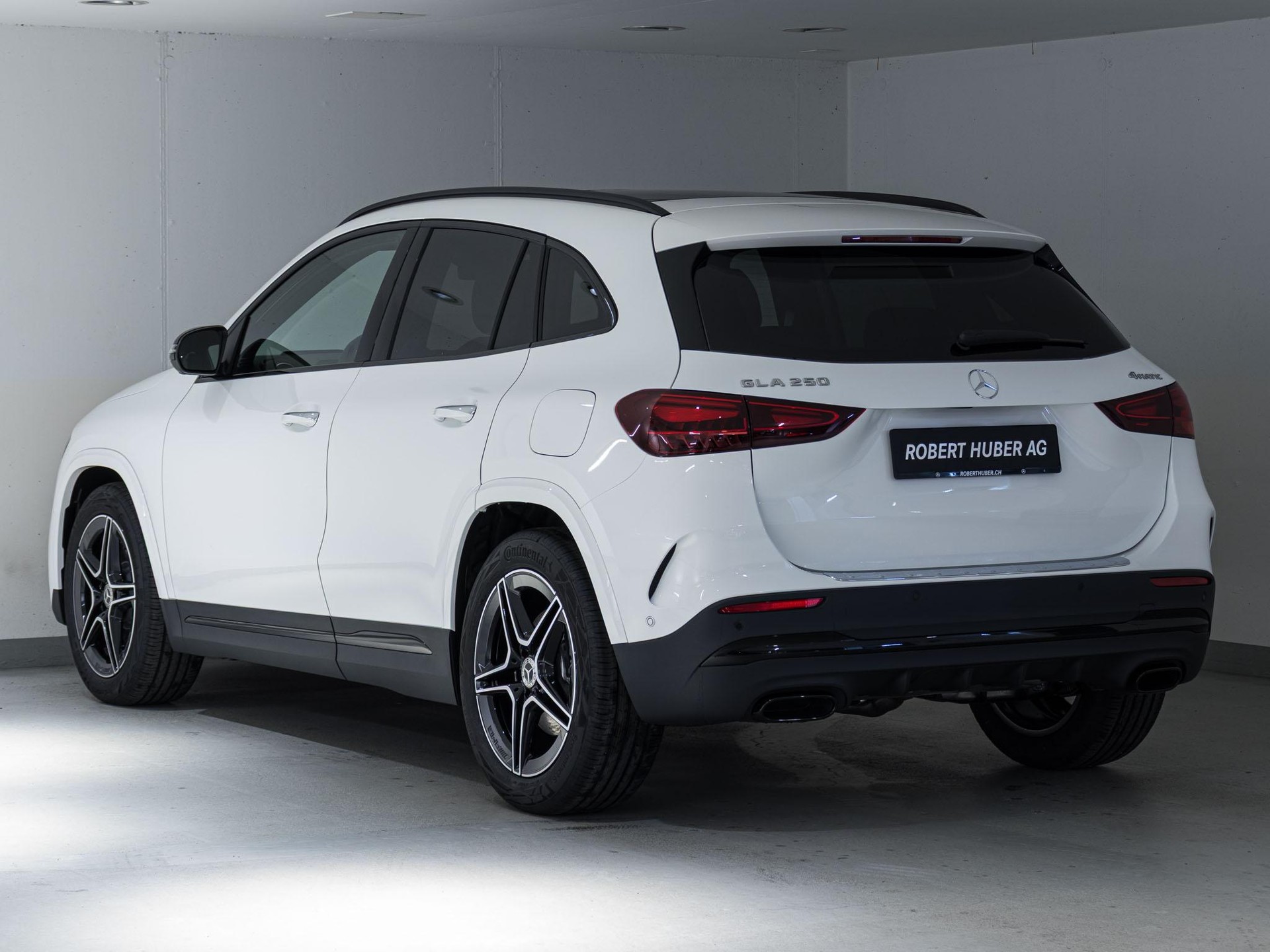 MERCEDES-BENZ GLA 250 4MATIC "Swiss Star"-image-3