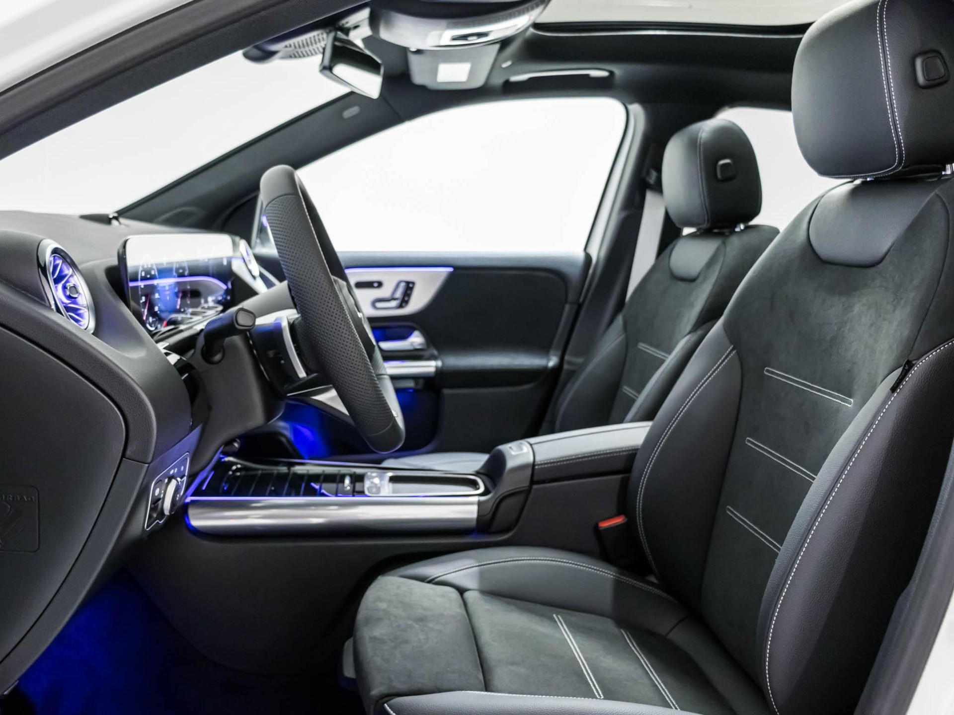 MERCEDES-BENZ GLA 250 4MATIC "Swiss Star"-image-6