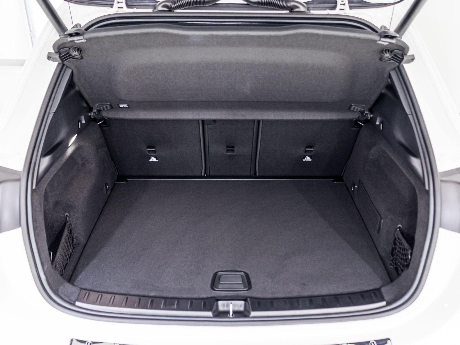 MERCEDES-BENZ GLA 250 4MATIC "Swiss Star"-image-13