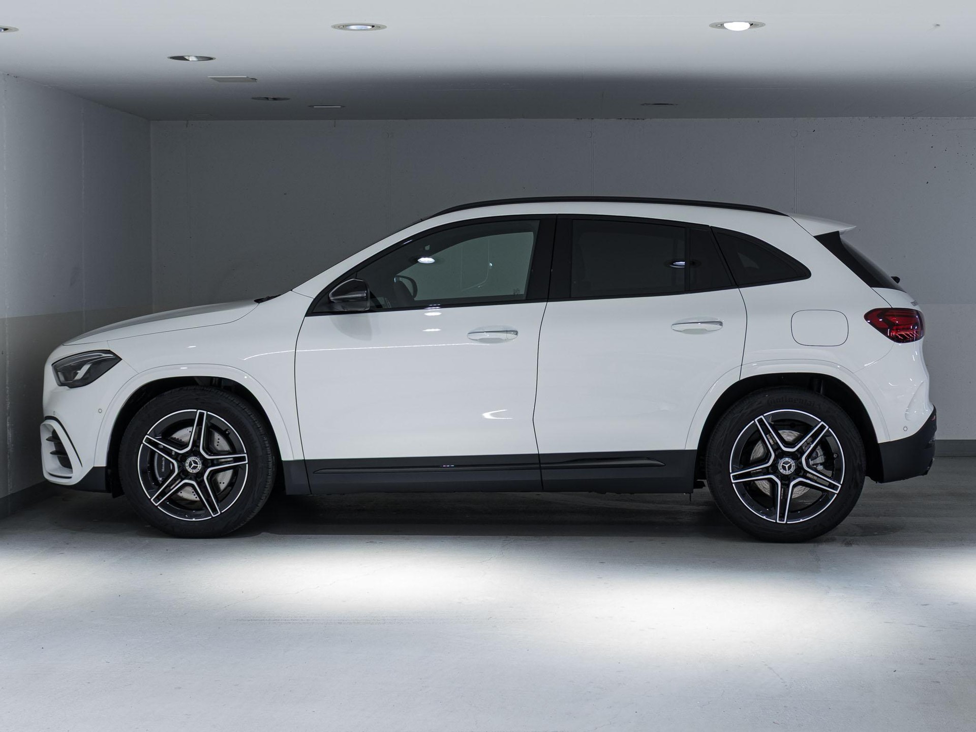 MERCEDES-BENZ GLA 250 4MATIC "Swiss Star"-image-4