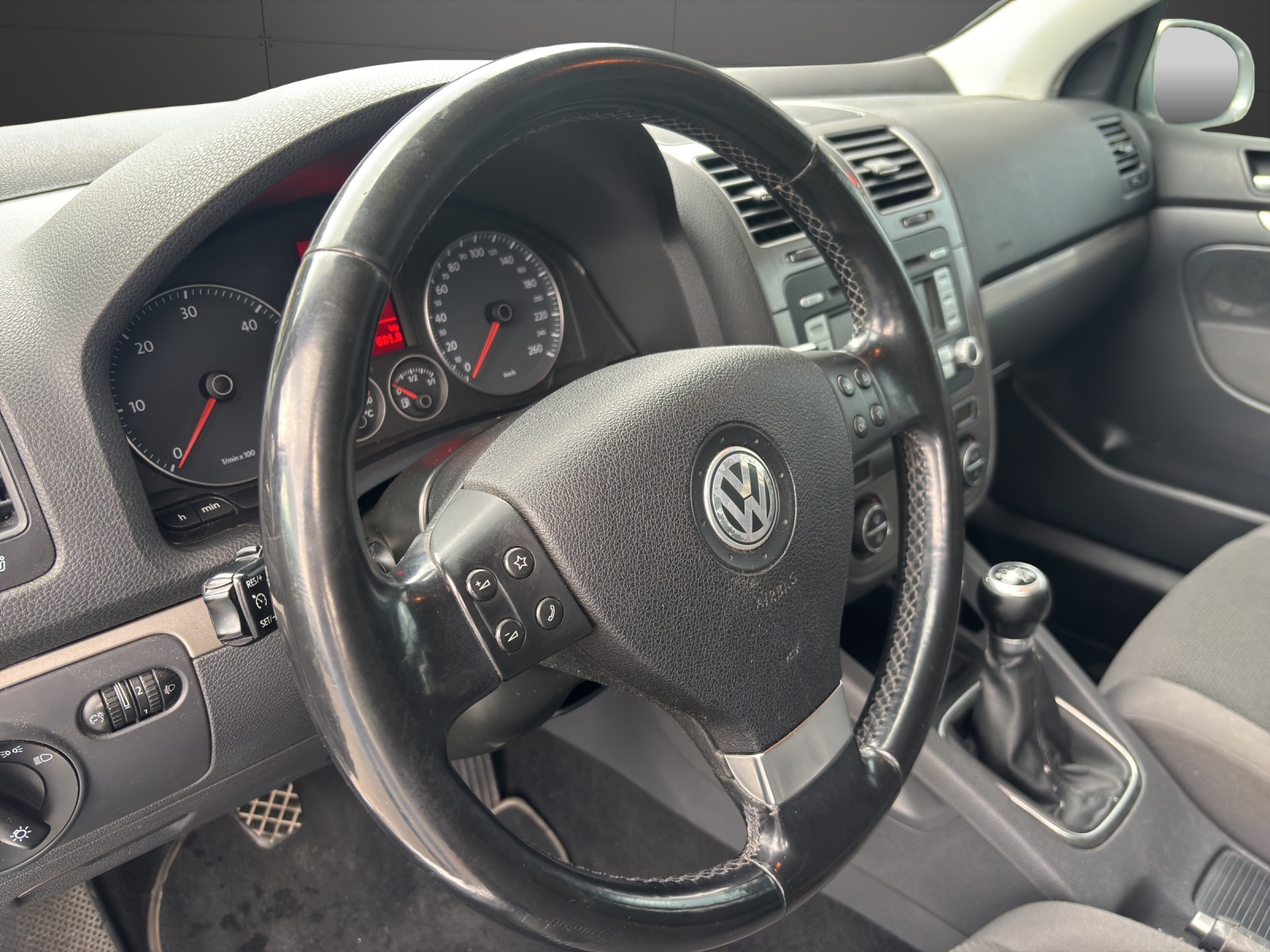 VW Golf 1.9 TDI Trendline 4Motion-image-3