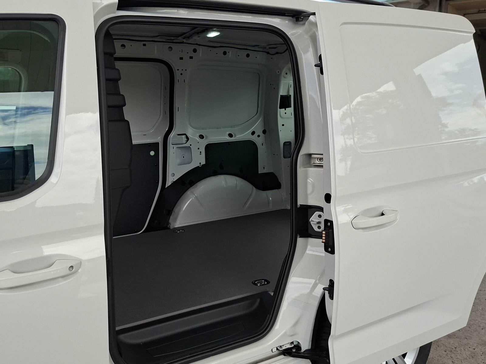 VW Caddy Cargo 1.5 TSI Entry DSG-image-21