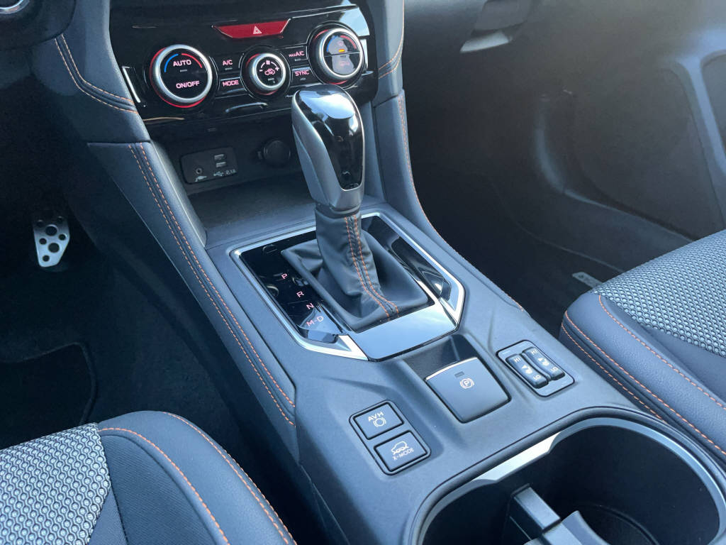 SUBARU XV 2.0i e-Boxer Swiss Plus 4x4 Hybrid-image-12
