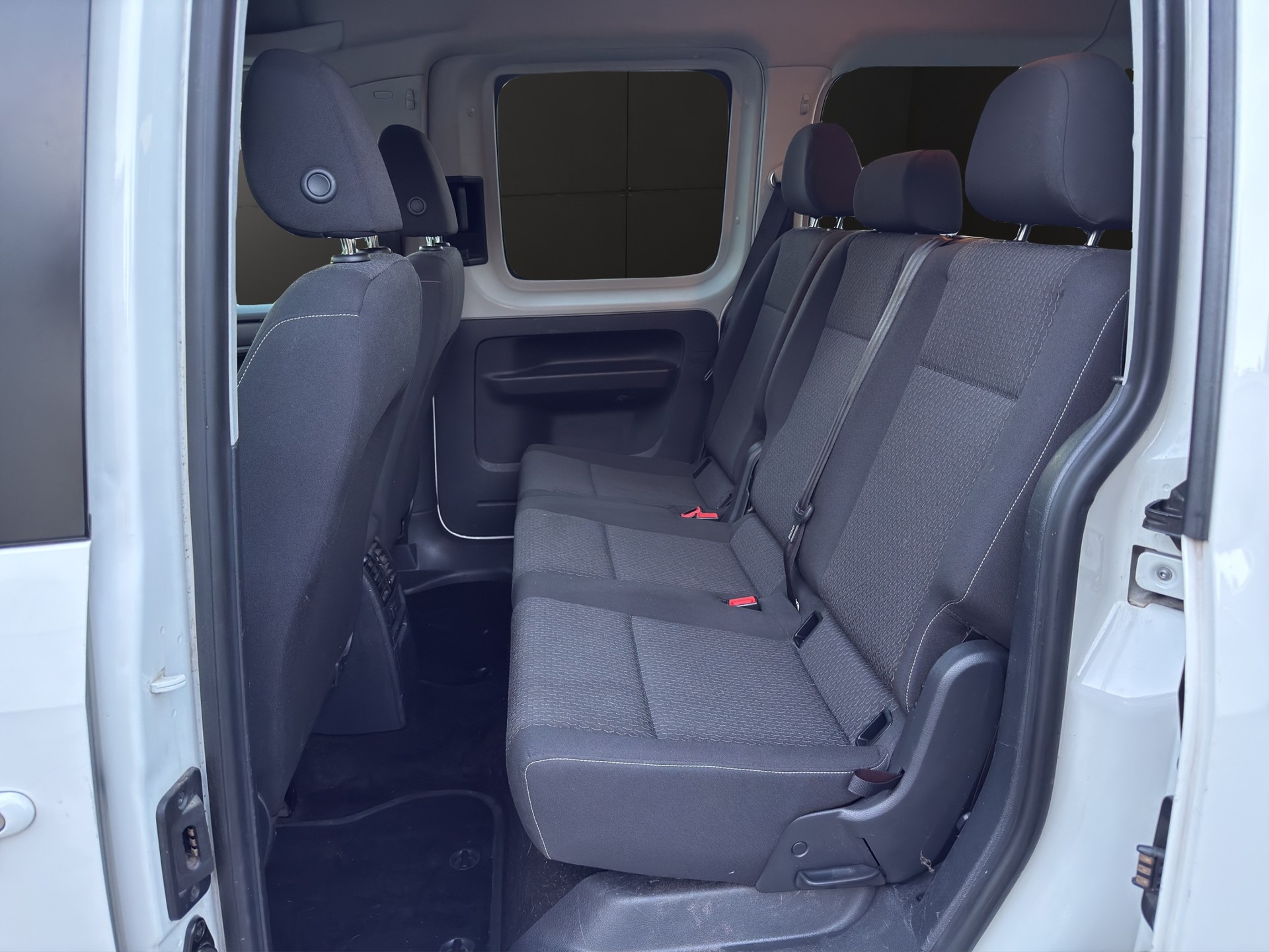 VW Caddy Maxi 2.0TDI BlueMotion Technology DSG-image-11
