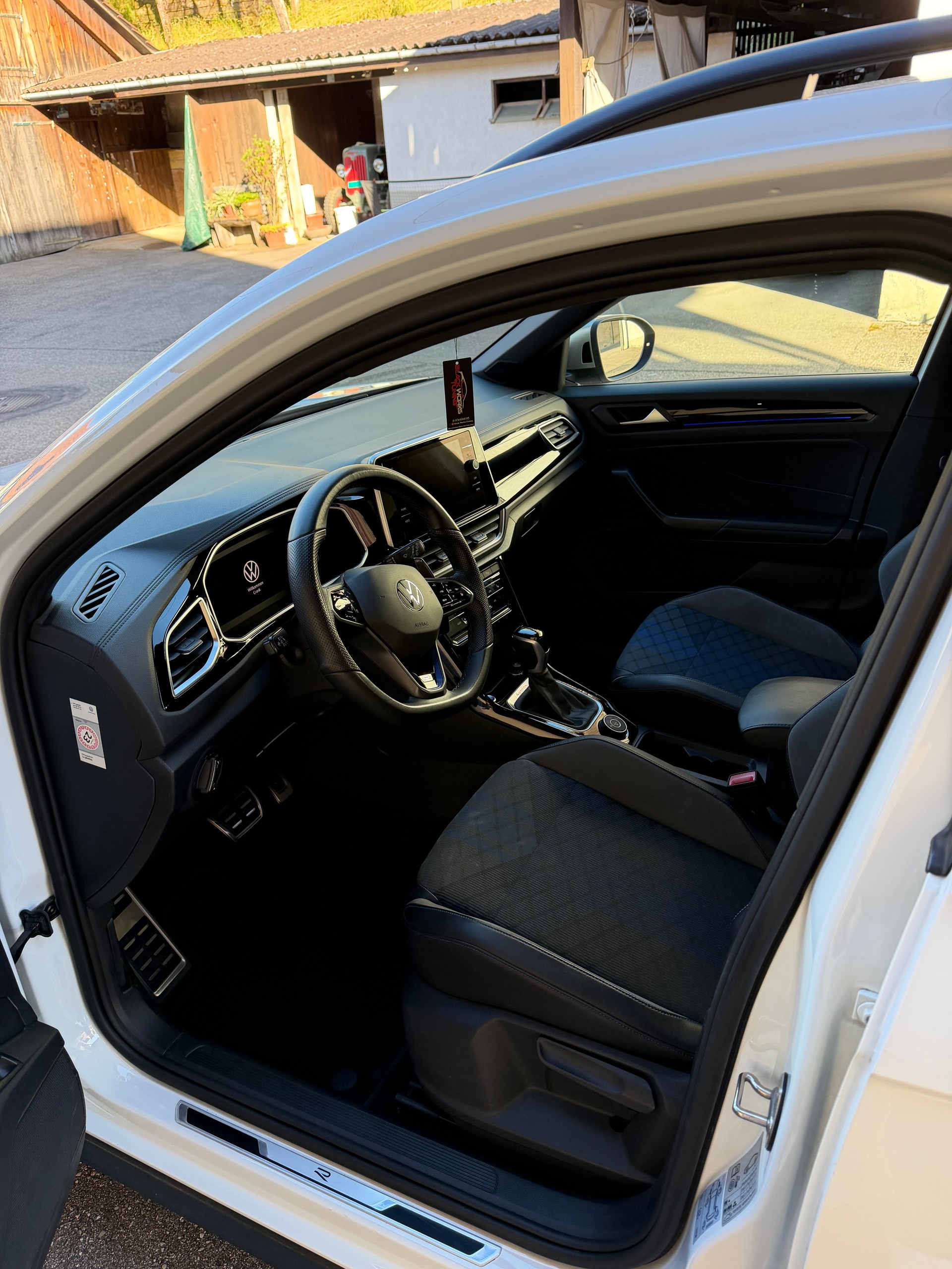 VW 2.0 TSI R DSG 4motion-image-3