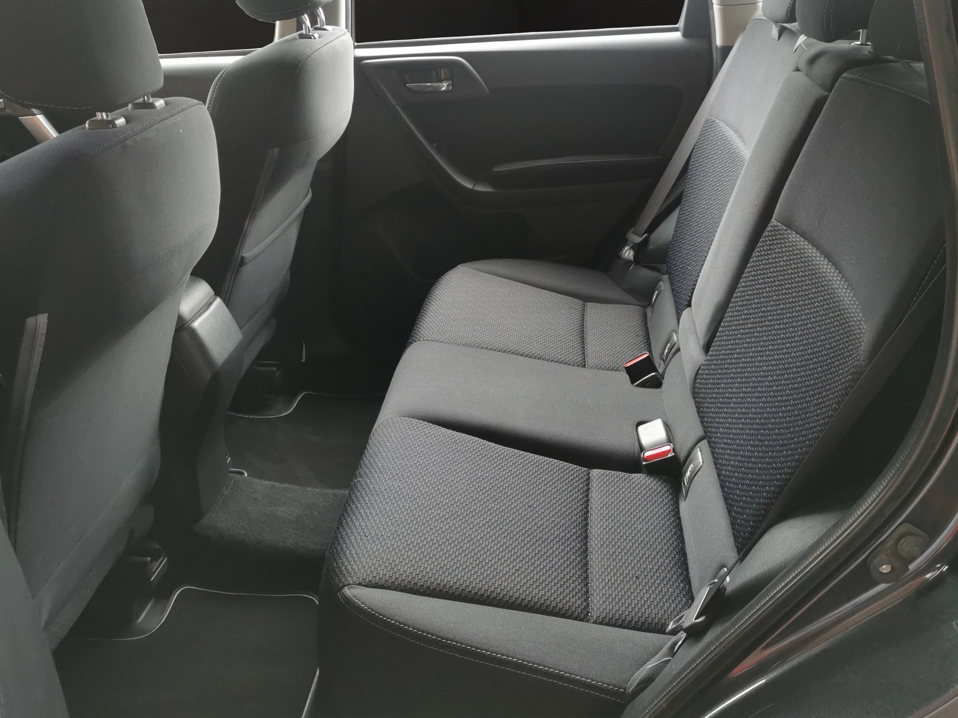 SUBARU Forester 2.0i Swiss-image-13