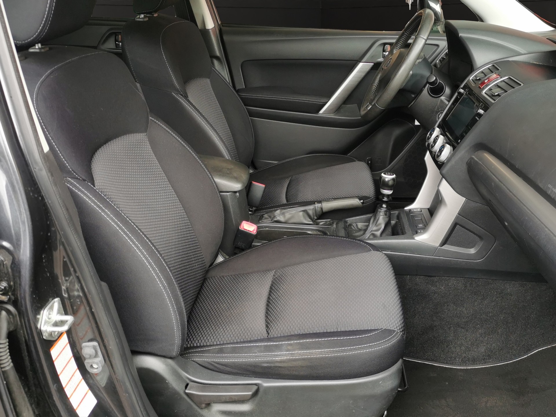 SUBARU Forester 2.0i Swiss-image-14